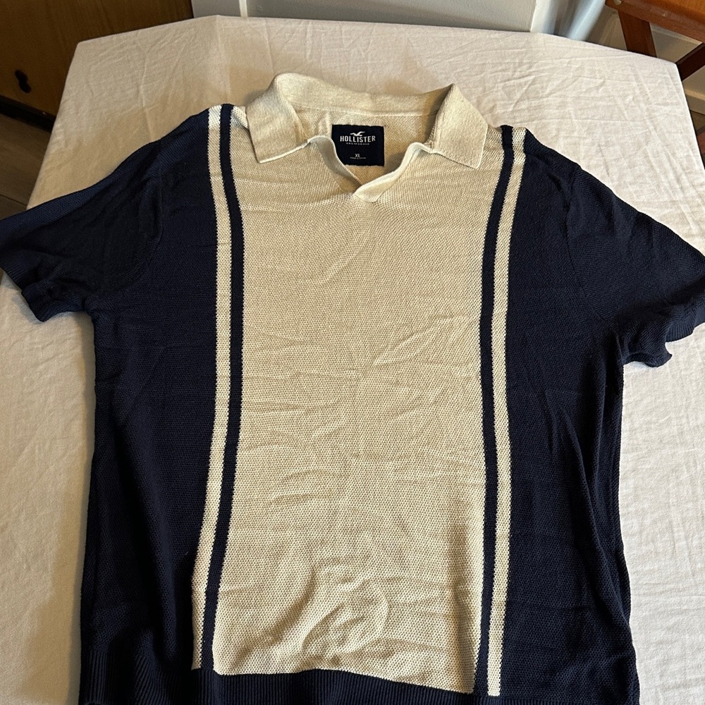 Hollister Men's Polo in Navy and Cream